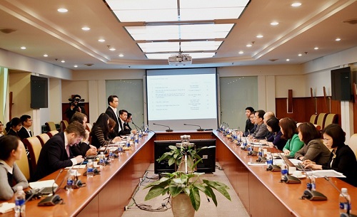 Ông Nguyễn Mạnh Hùng - Ủy viên HĐQT - Phó trưởng Ban thường trực Ban Triển khai Chương trình Basel II của Vietcombank phát biểu tại hội thảo