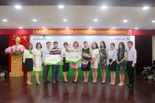 Buổi lễ diễn ra với sự có mặt của đại diện ngân hàng Vietcombank, tập đoàn Red Sun, công ty VNPAY và  các khách hàng tham gia chương trình