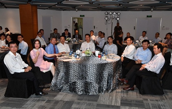Các đại biểu tham gia buổi làm việc cấp cao giữa Vietcombank và Tập đoàn FPT