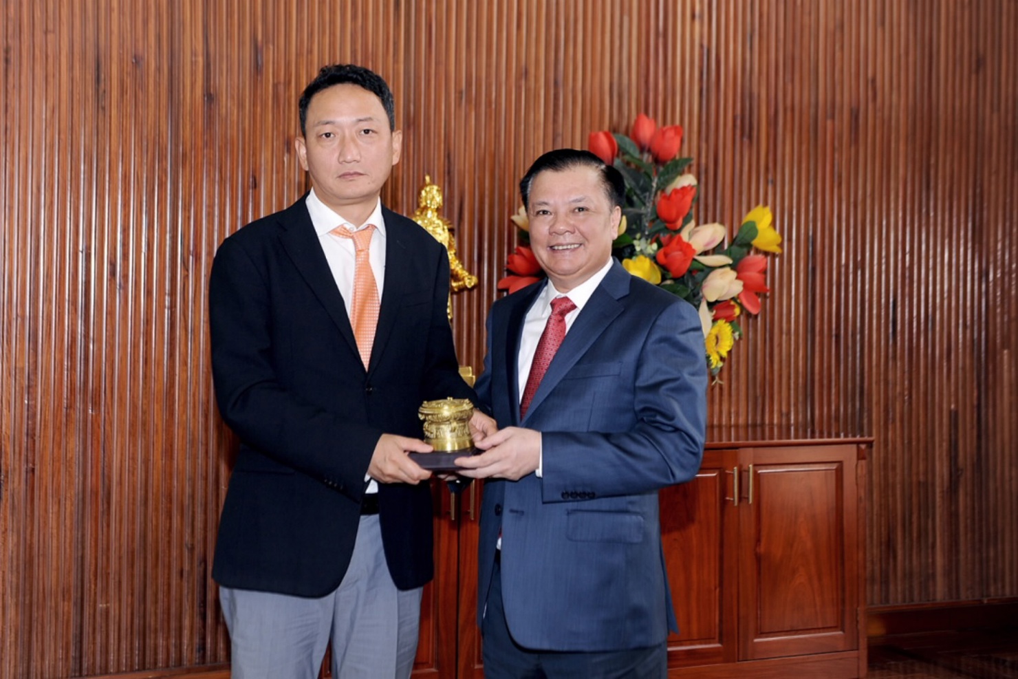 Bộ trưởng Đinh Tiến Dũng chúc mừng Ngài Kim Do Hyon trở thành tân Đại sứ Hàn Quốc tại Việt Nam