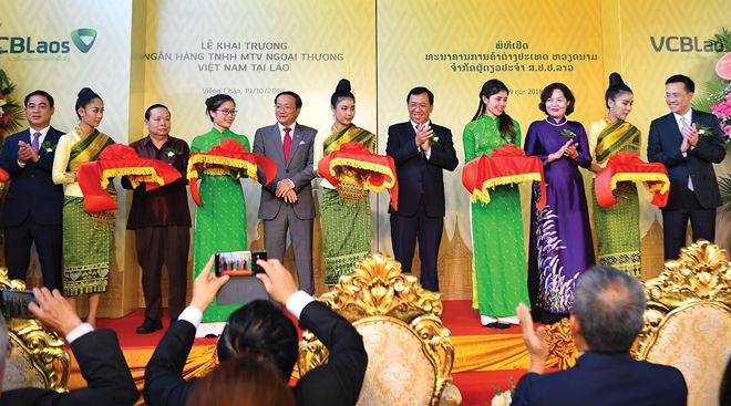 Vietcombank khai trương hoạt động Ngân hàng TNHH Ngoại thương Việt Nam tại Lào