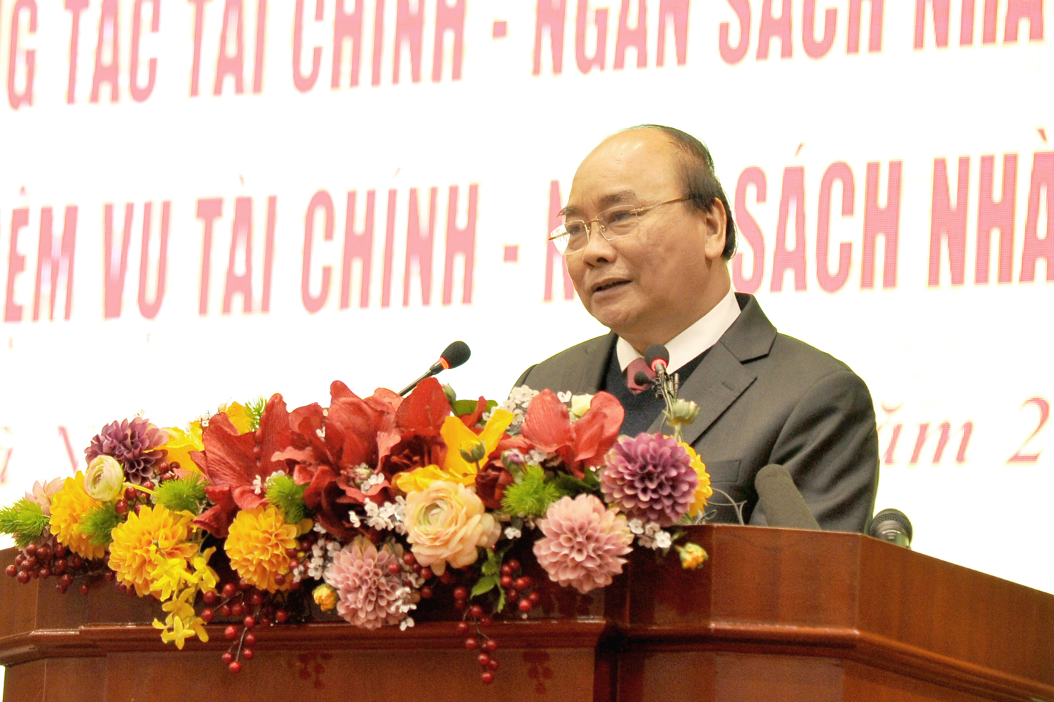 Thủ tướng Nguyễn Xuân Phúc phát biểu chỉ đạo hội nghị.