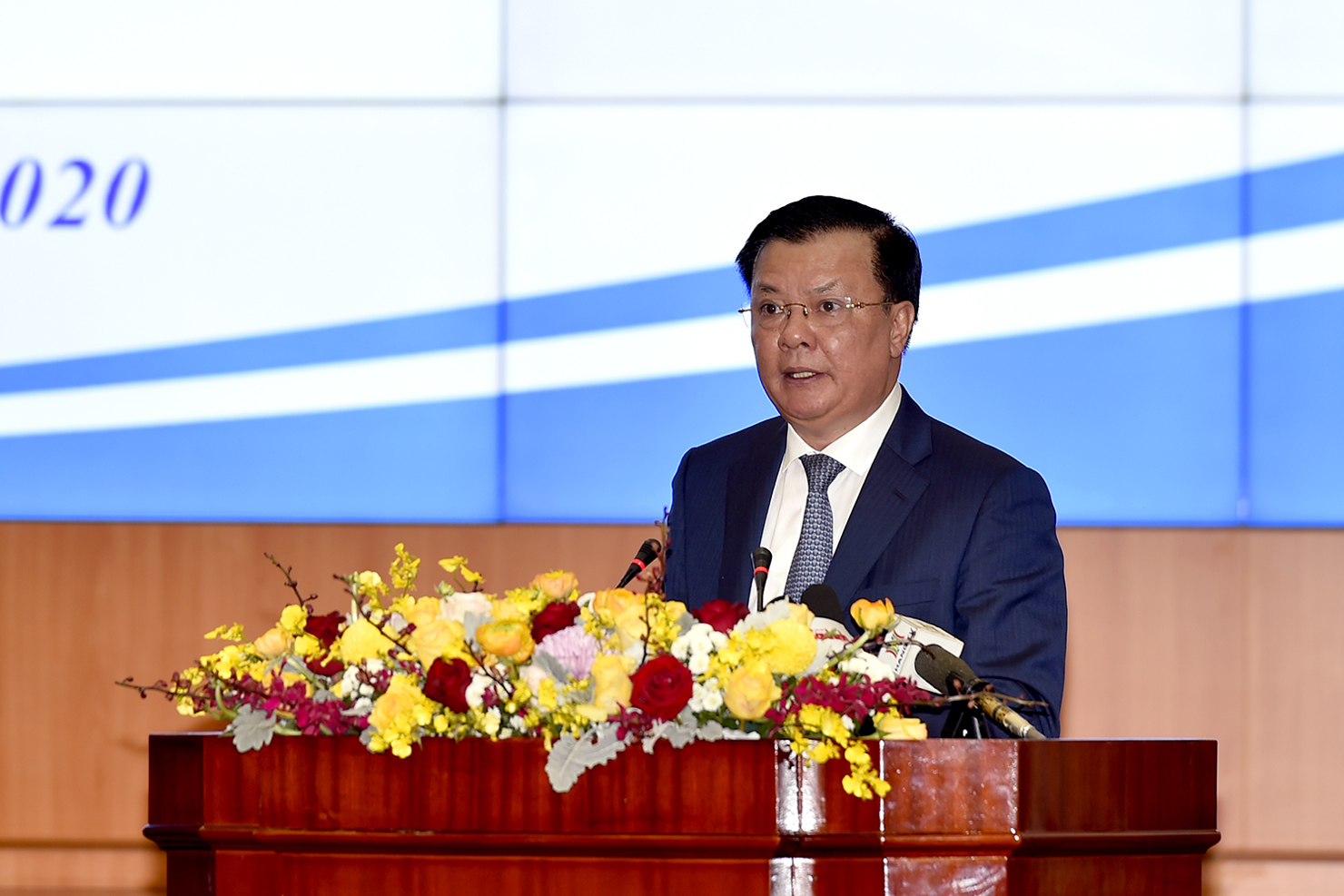 Bộ trưởng Đinh Tiến Dũng phát biểu tiếp thu ý kiến chỉ đạo của Thủ tướng Chính phủ.
