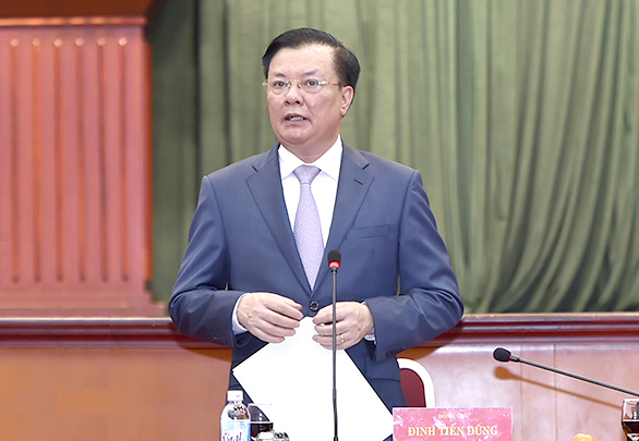 Bộ trưởng Bộ Tài chính Đinh Tiến Dũng phát biểu tại buổi gặp mặt.