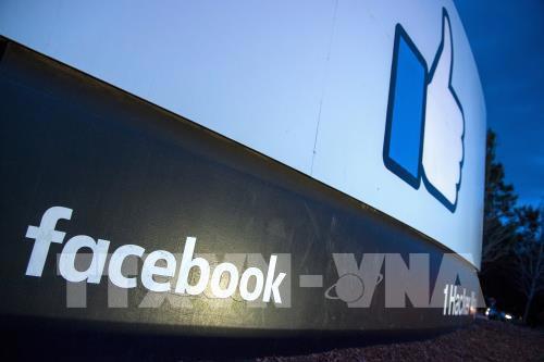 Biểu tượng Facebook tại trụ sở ở Menlo Park, California, Mỹ.