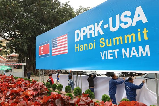 Treo cờ, pano, trang hoàng chuẩn bị chào đón Hội nghị Thượng đỉnh Mỹ - Triều lần 2.
