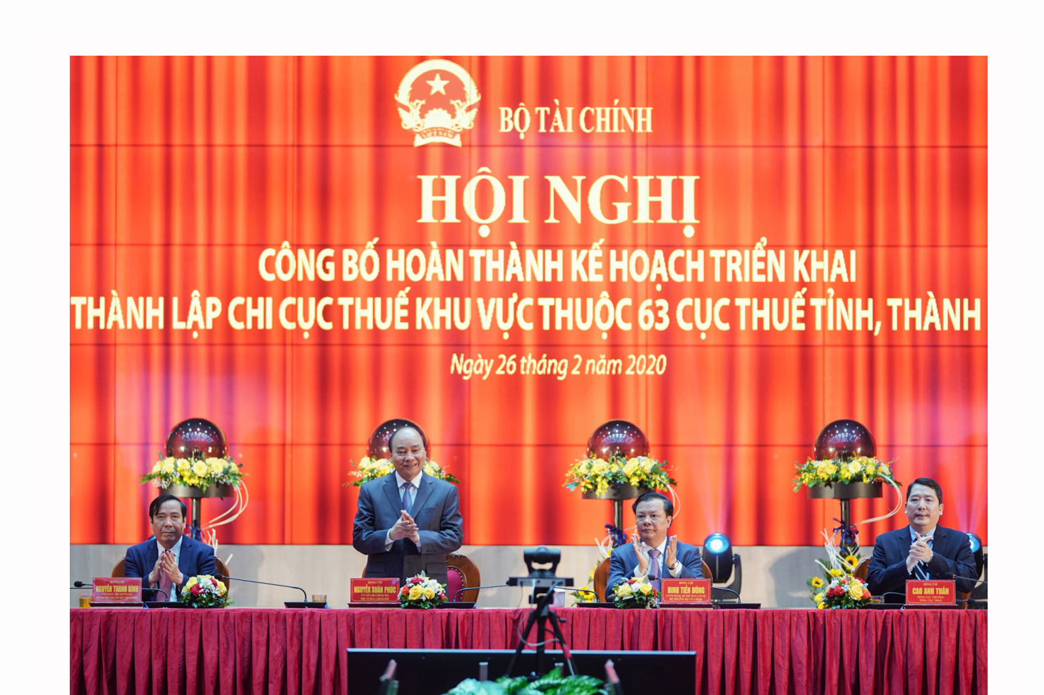 Thủ tướng Chính phủ Nguyễn Xuân Phúc dự và phát biểu chỉ đạo hội nghị.