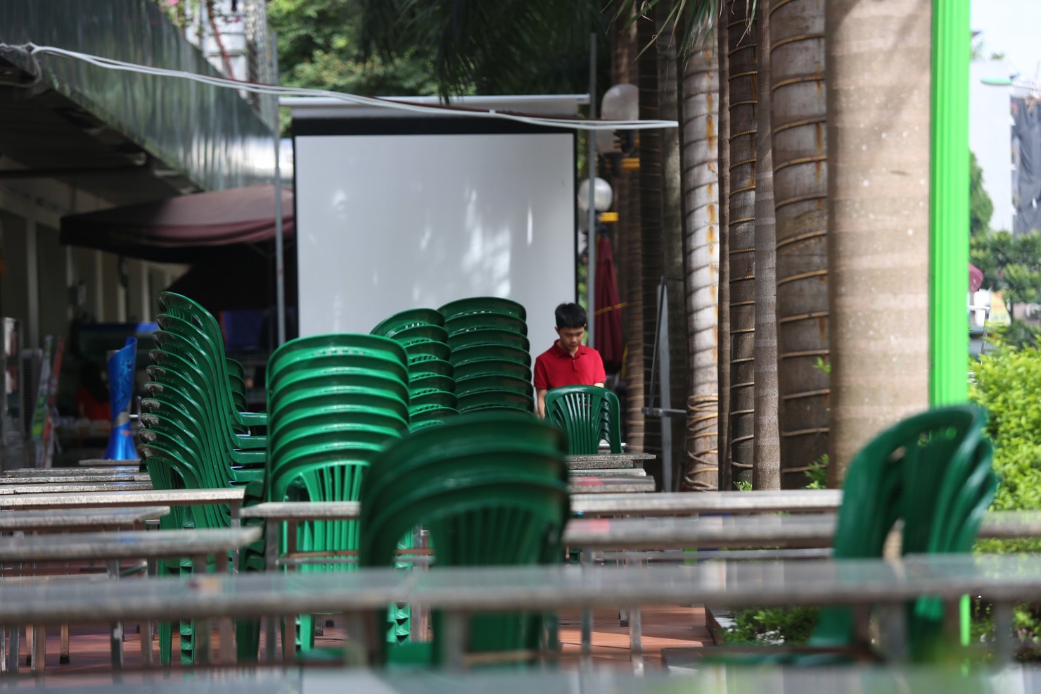 Cảnh các quán nhậu, nhà hàng được ví von là “toang” tại Hà Nội.