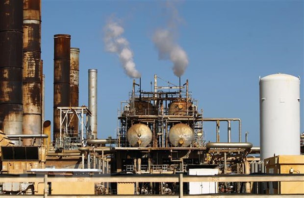 Một cơ sở lọc dầu ở thị trấn al-Buraqah, Libya. (Nguồn: AFP/TTXVN)