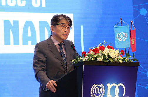 Ông Chang-Hee Lee cho biết, ILO sẵn sàng hỗ trợ Việt Nam giảm tác động của COVID-19 tới việc làm.