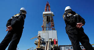  Nhiều công ty dầu khí của Mỹ bắt đầu ngừng hoạt động.