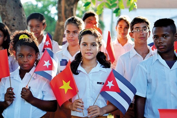 Quan hệ hợp tác trong mọi lĩnh vực kinh tế, chính trị Việt Nam - Cuba là biểu tượng của thời đại.