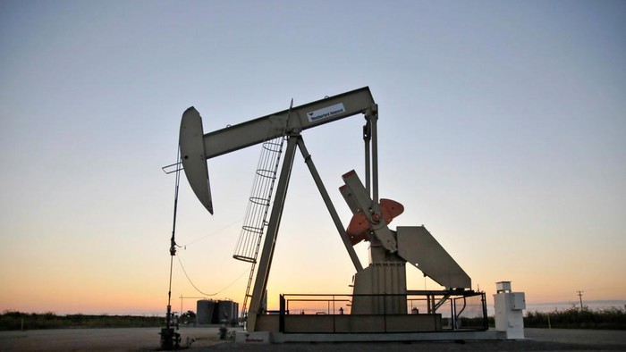 Giá dầu Brent giảm xuống mức thấp nhất trong hơn 18 năm.