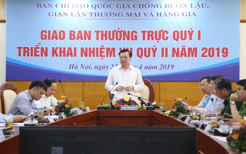 Bộ trưởng Đinh Tiến Dũng phát biểu chỉ đạo hội nghị. 