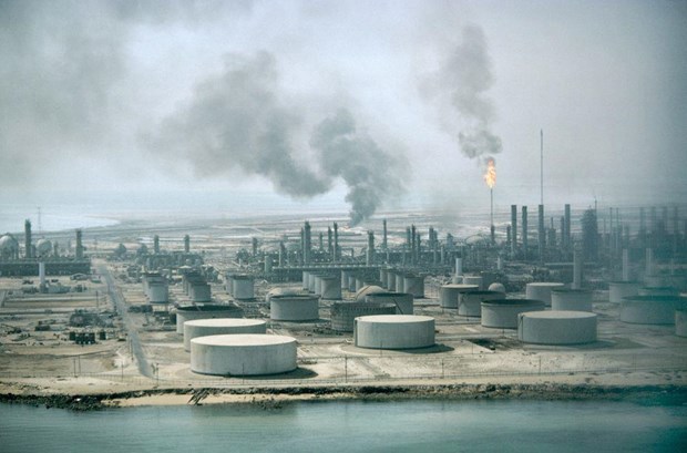 Một cơ sở sản xuất dầu ở Saudi Arabia.