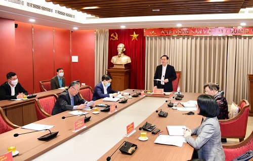 Bí thư Thành ủy Vương Đình Huệ chủ trì cuộc họp.