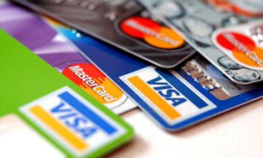 Visa, MasterCard đang thu 3 - 4 loại phí trên mỗi giao dịch thẻ tại Việt Nam.