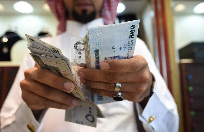 Dưới tác động của giá dầu và đại dịch, dự trữ ngoại hối tháng 3 của Arab Saudi giảm xuống mức thấp nhất kể từ năm 2011, trong khi thâm hụt ngân sách quí I đạt 9 tỉ USD. (Ảnh: AFP)
