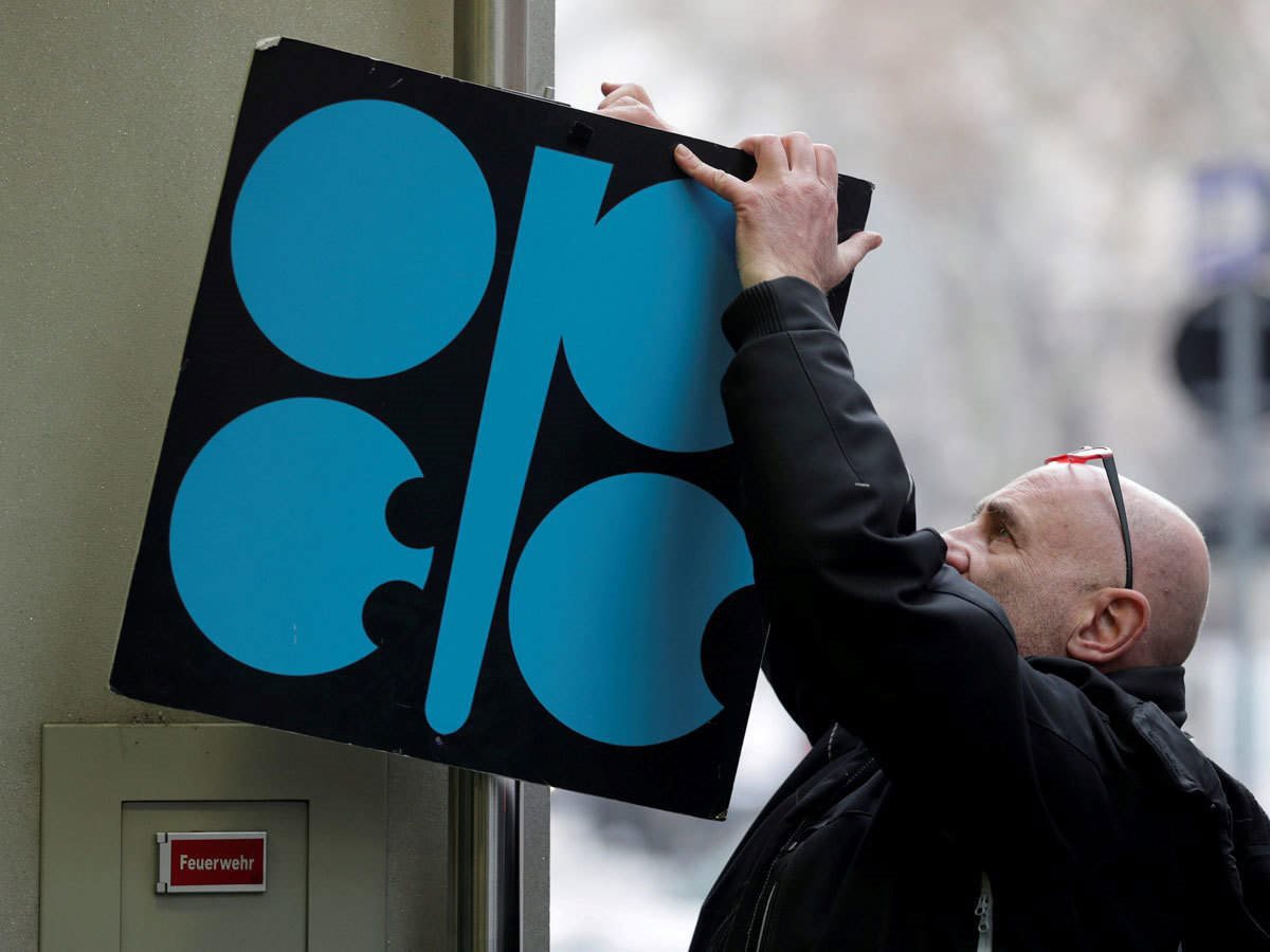 OPEC+ đã nhất trí cắt giảm sản lượng dầu khoảng10 triệu thùng/ngày trong tháng 5 và 6, bắt đầu từ ngày 1/5.