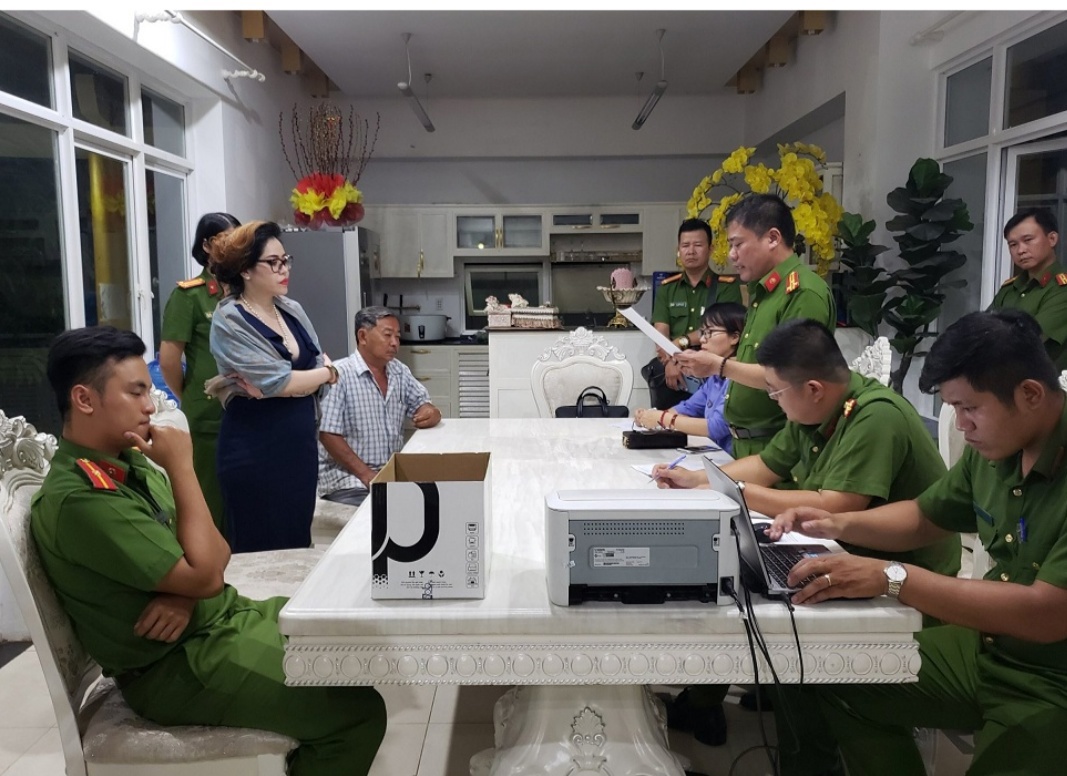 Công an TP. Hồ Chí Minh đọc lệnh khởi tố bắt tạm giam.