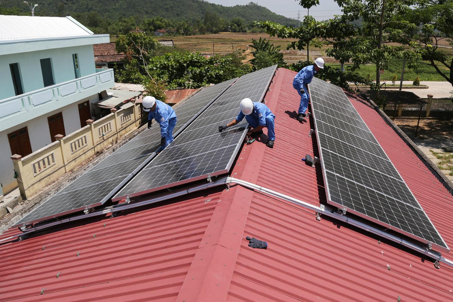 Khuyến khích phát triển điện mặt trời tại Việt Nam.