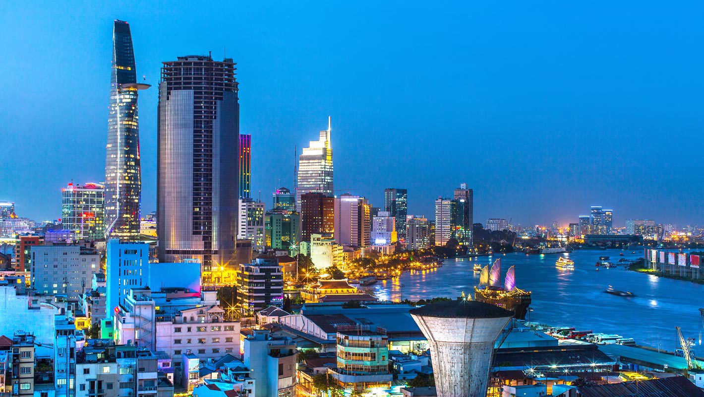 TP. Hồ Chí Minh là trung tâm kinh tế, tài chính của khu vực.