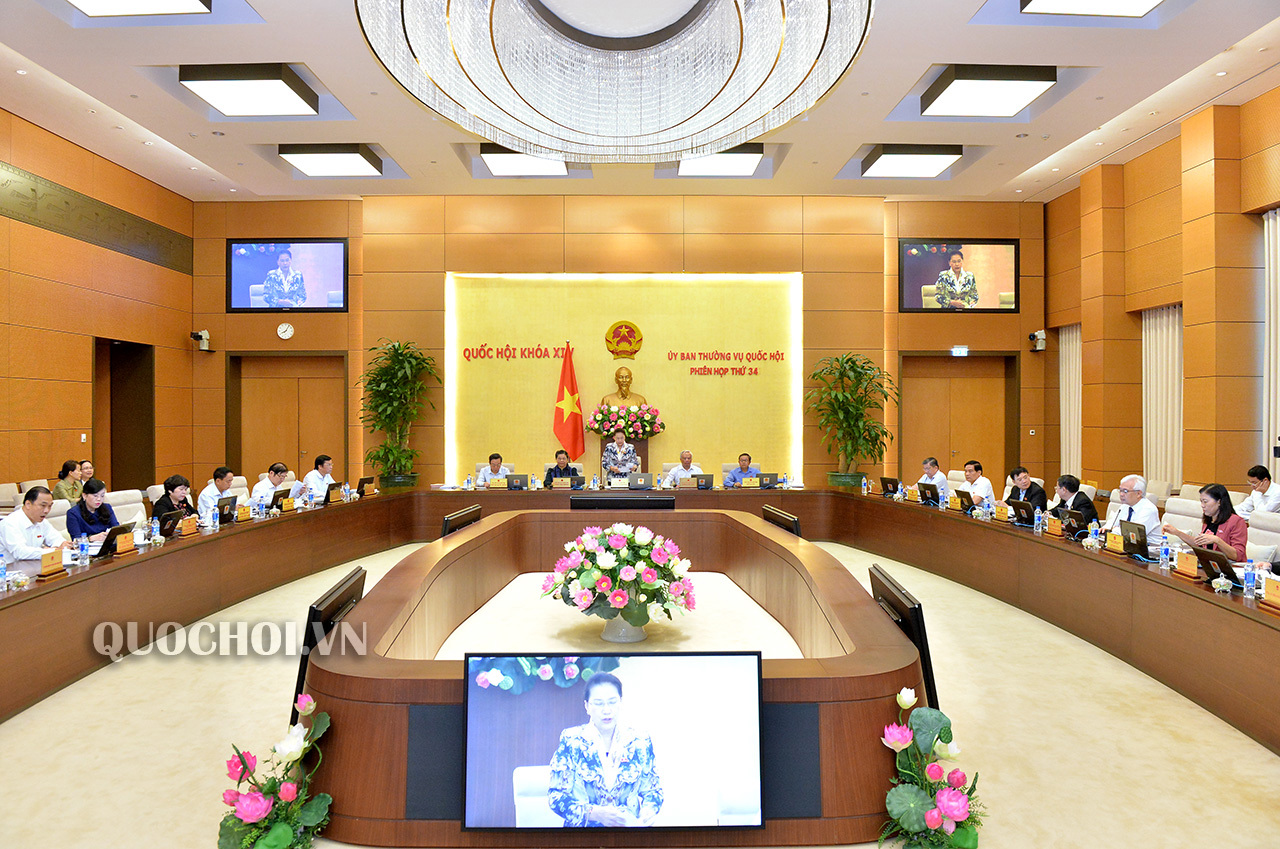 Quang cảnh Phiên họp thứ 34 của Ủy ban Thường vụ Quốc hội.