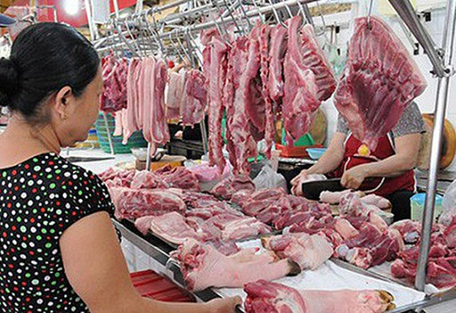 Giá thịt lợn tăng kỷ lục do khan hiếm nguồn cung.