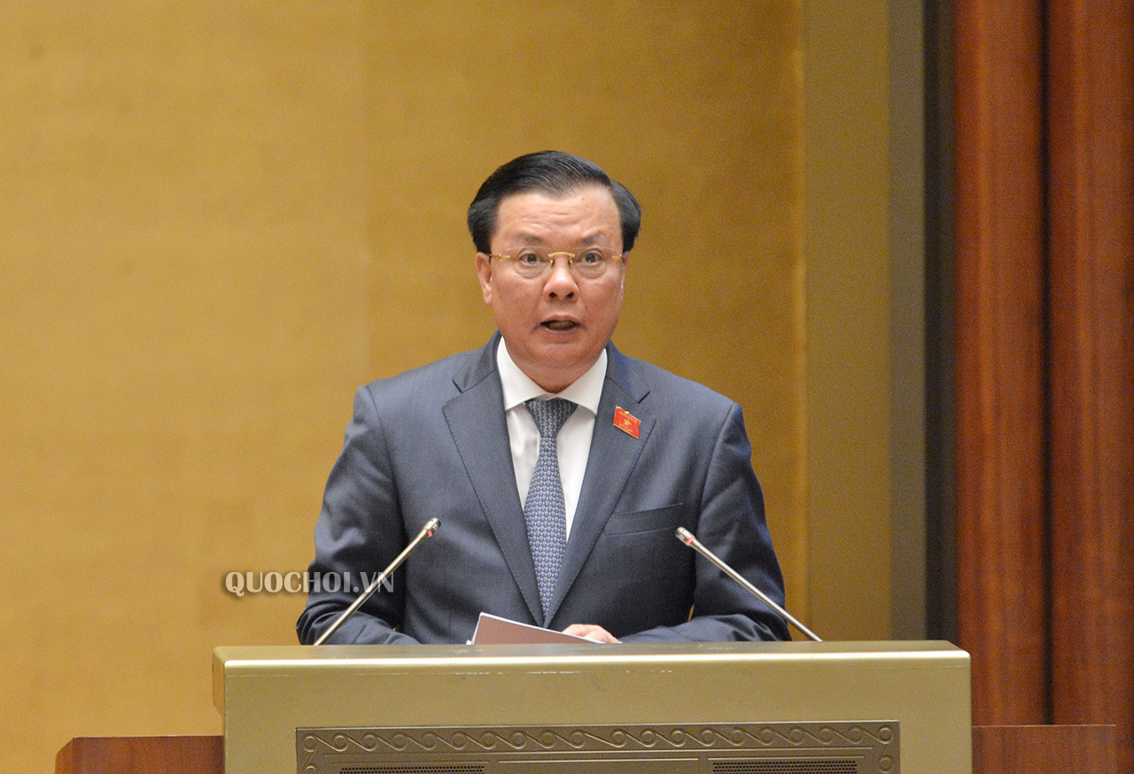 Bộ trưởng Bộ Tài chính Đinh Tiến Dũng phát biểu tại Phiên họp.