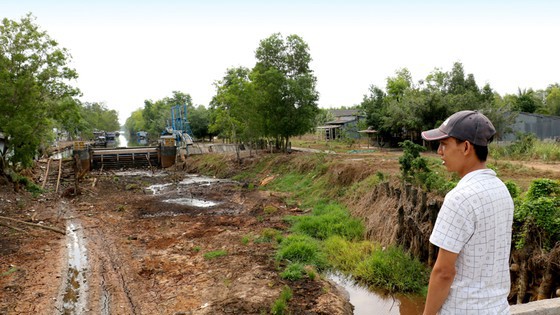 Kênh mương trong vùng ngọt hóa tỉnh Cà Mau bị khô hạn nghiêm trọng.