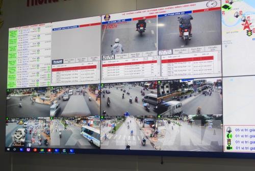 Hệ thống màn hình quan sát, giám sát an ninh và xử phạt giao thông qua hệ thống camera.