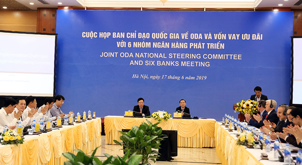 Phó Thủ tướng Phạm Bình Minh chủ trì cuộc họp. 