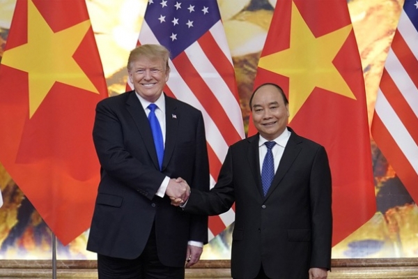 Thủ tướng Nguyễn Xuân Phúc đón tiếp Tổng thống Hoa Kỳ Donald Trump nhân chuyến thăm chính thức của Tổng thống Hoa Kỳ tới Việt Nam tháng 2/2019.