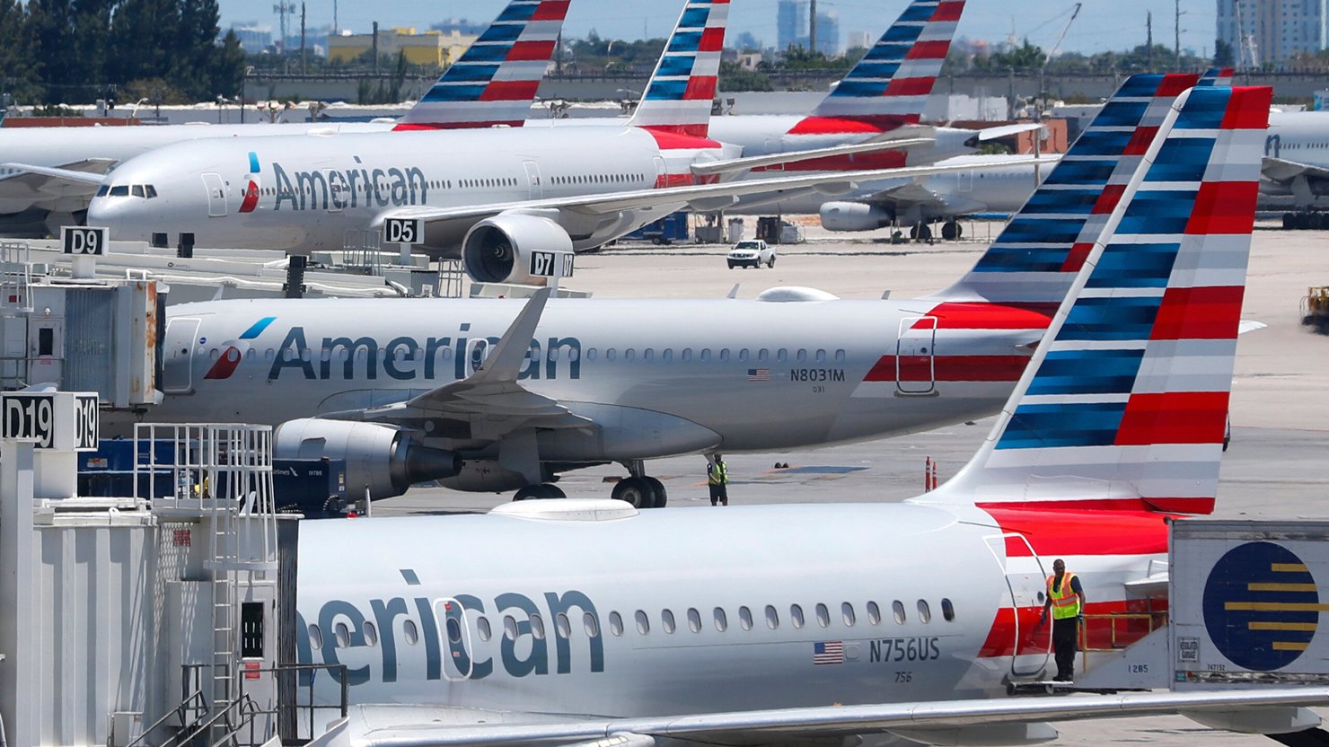 Hãng hàng không American Airlines xác nhận đã ký thư đề nghị vay 4,75 tỷ USD gửi tới Bộ Tài chính. 