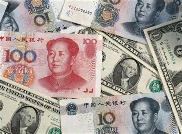 Đồng nhân dân tệ của Trung Quốc và đồng USD. (Nguồn: Kyodo/TTXVN)