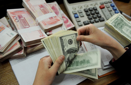 Tại các ngân hàng thương mại, sáng nay giá USD và giá đồng Nhân dân tệ (CNY) ổn định.