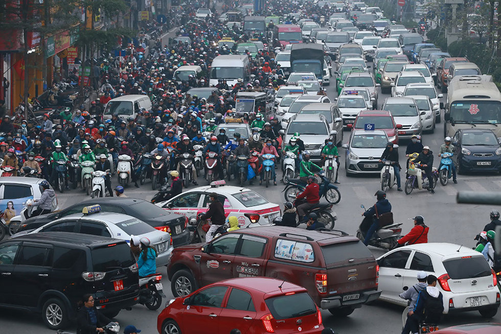 TP. Hồ Chí Minh cho rằng muốn giảm kẹt xe nên phát triển xe buýt trở thành phương tiện giao thông công cộng chủ lực.