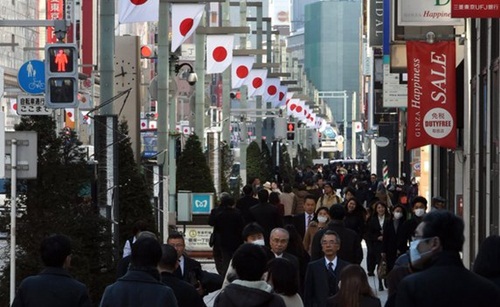 Sách Trắng khuyến nghị Nhật Bản cần cải thiện hiệu suất để nâng lương và giải quyết tình trạng thiết hụt lao động nghiêm trọng.