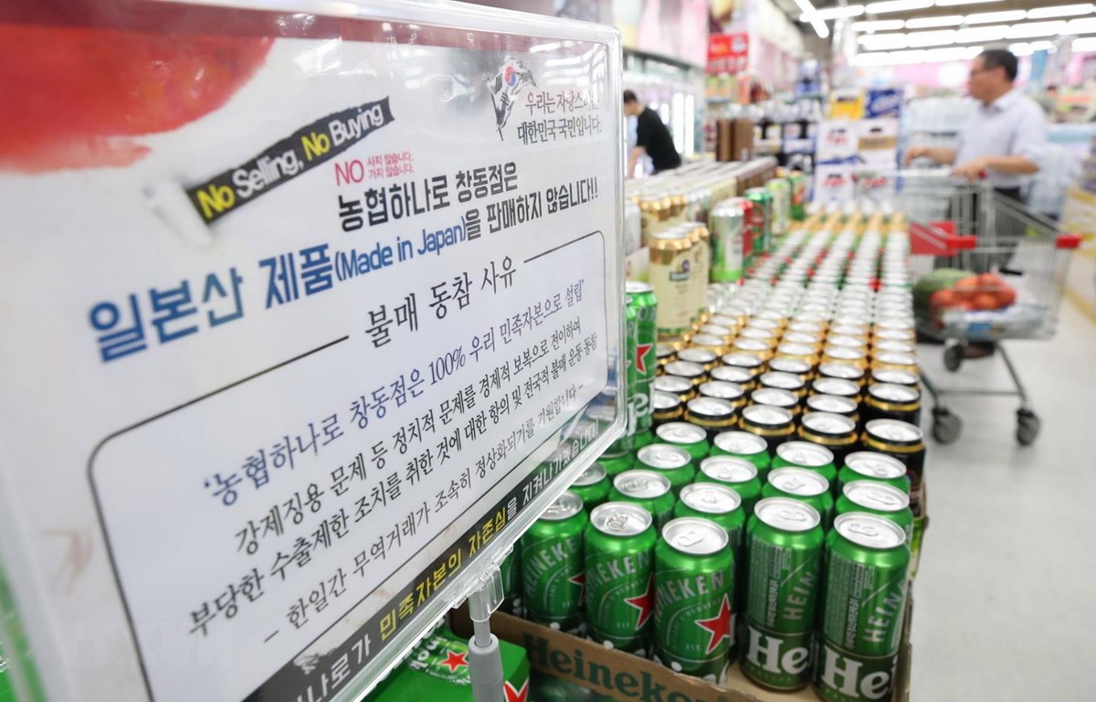 Bảng thông báo tẩy chay các hàng hóa của Nhật Bản tại một siêu thị ở Seoul của Hàn Quốc, ngày 4/8. (Ảnh: Yonhap/TTXVN)