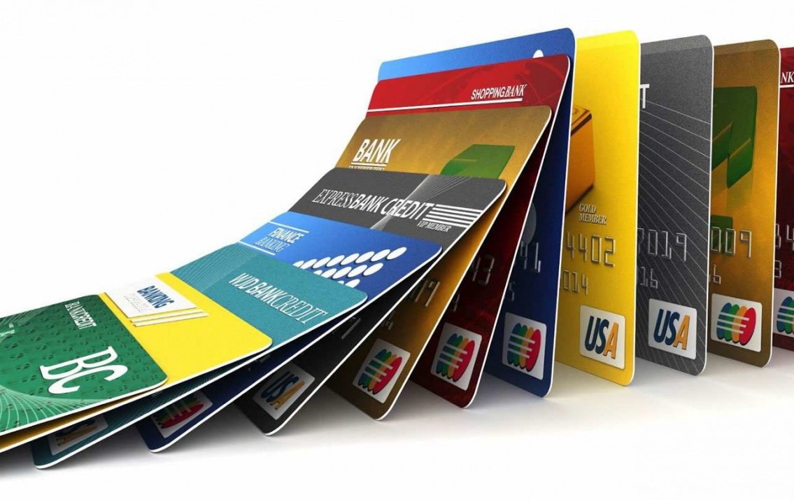 Việc rút tiền mặt qua thẻ tín dụng hiện nay có thể tạo nhiều nguy cơ vỡ nợ cá nhân, rủi ro mất khả năng thanh toán.