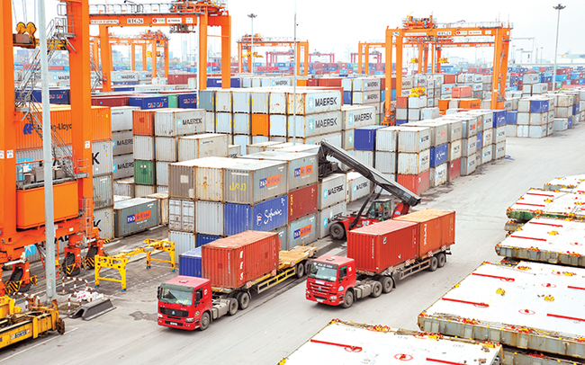 Do xuất khẩu của Việt Nam vào 10 nước tham gia CPTTP tăng, trong khi nhập khẩu bắt đầu giảm nên 7 tháng năm nay đã xuất siêu ở mức khá.