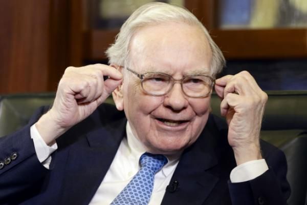 Warren Buffett công bố 5 khoản đầu tư mới vào các công ty thương mại Nhật Bản.