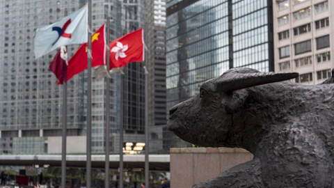 Sàn chứng khoán Hong Kong đề xuất mua lại Sàn chứng khoán London với giá 32 tỷ bảng Anh.