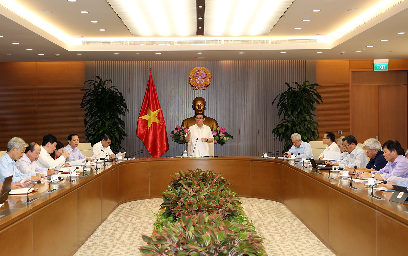 Phó Thủ tướng Vương Đình Huệ phát biểu tại cuộc họp.
