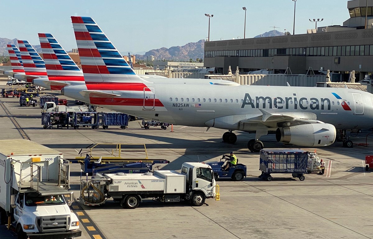 Máy bay của hãng hàng không American Airlines đỗ tại sân bay quốc tế Phoenix, Mỹ ngày 30/8/2020. (Ảnh: AFP/TTXVN)