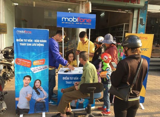 MobiFone tổ chức các điểm đổi SIM 4G cho người dùng.