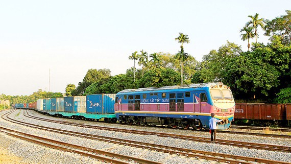 Tuyến đường sắt Lào Cai - Hà Nội hiện hữu là đường sắt khổ 1m, tốc độ khai thác 50-80km/h.