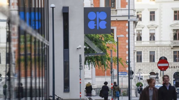 OPEC cân nhắc khả năng cắt giảm thêm sản lượng dầu mỏ.
