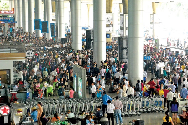 Hiện nhiều sân bay lớn đều đang trong tình trạng quá tải, đặc biệt là sân bay Tân Sơn Nhất.