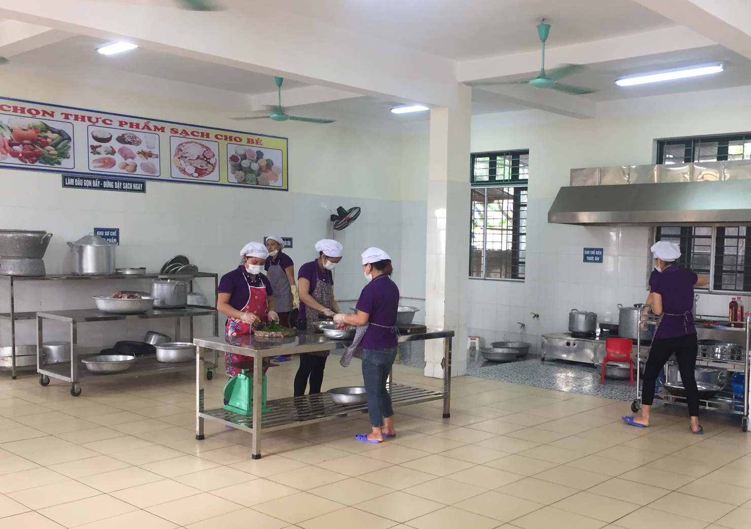 Hà Nội phạt 58 cơ sở 40 triệu đồng trong công tác quản lý an toàn thực phẩm tại trường học.